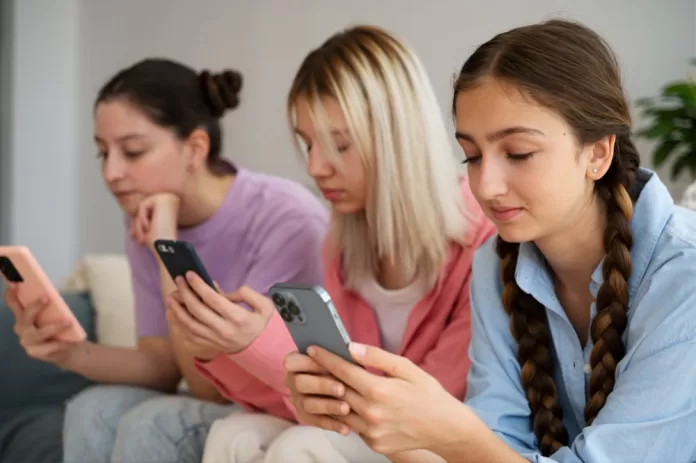 Instagram ve Facebook’a Çocuklar İçin Daha Katı Mesaj Ayarları Getiriliyor